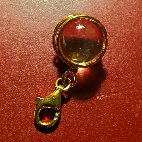Goldfarbener schmuckanhänger - goldfarbener,